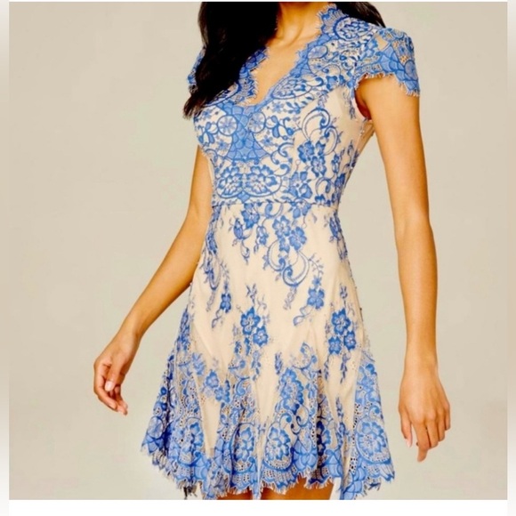 Bebe Valorie Blue Lace Godet Skater Dress. Women’s Size 6. Excellent Condition. - Picture 2 of 8